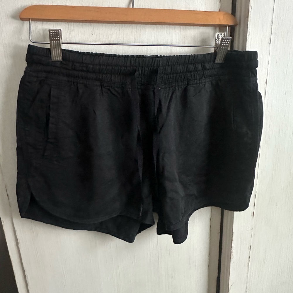 Lululemon size 8 short
